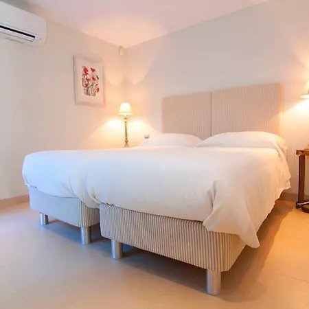 Villa Sleeps 8 Pool Air Con T479991