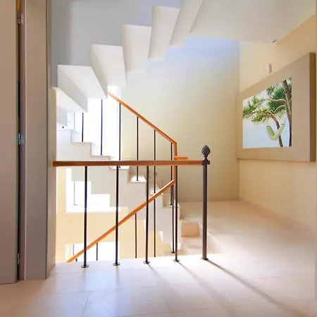 Villa Sleeps 8 Pool Air Con T479991 *