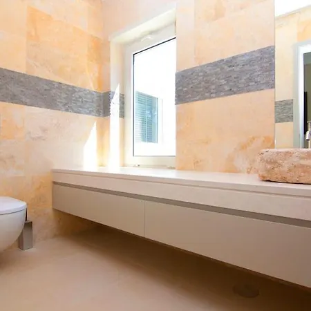 Sleeps 8 Pool Air Con T479991 Vale do Lobo